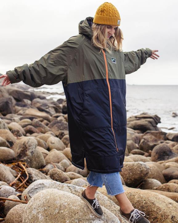 Clothing Passenger 22N8607 Roaming Recycled Sherpa Lined Changing Robe Black/Khaki Unisex Khaki