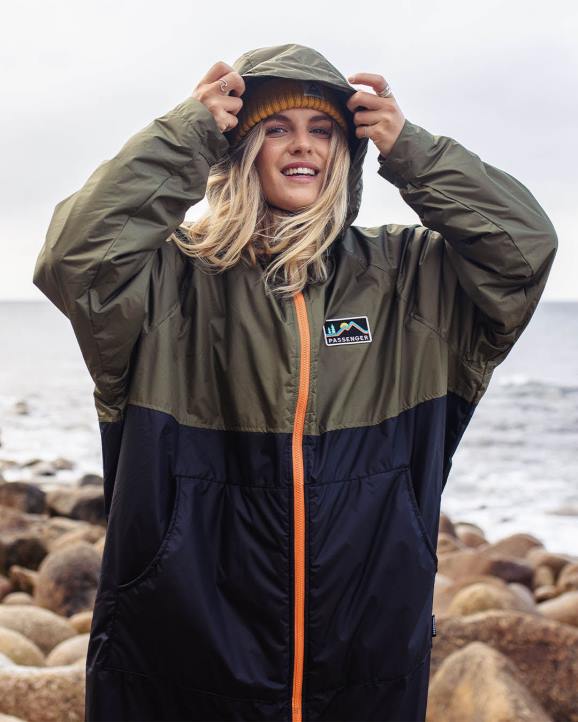 Clothing Passenger 22N8607 Roaming Recycled Sherpa Lined Changing Robe Black/Khaki Unisex Khaki