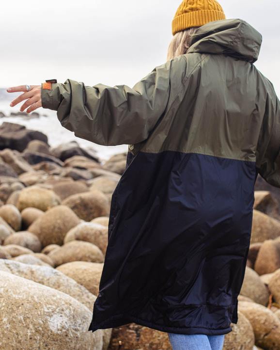 Clothing Passenger 22N8607 Roaming Recycled Sherpa Lined Changing Robe Black/Khaki Unisex Khaki