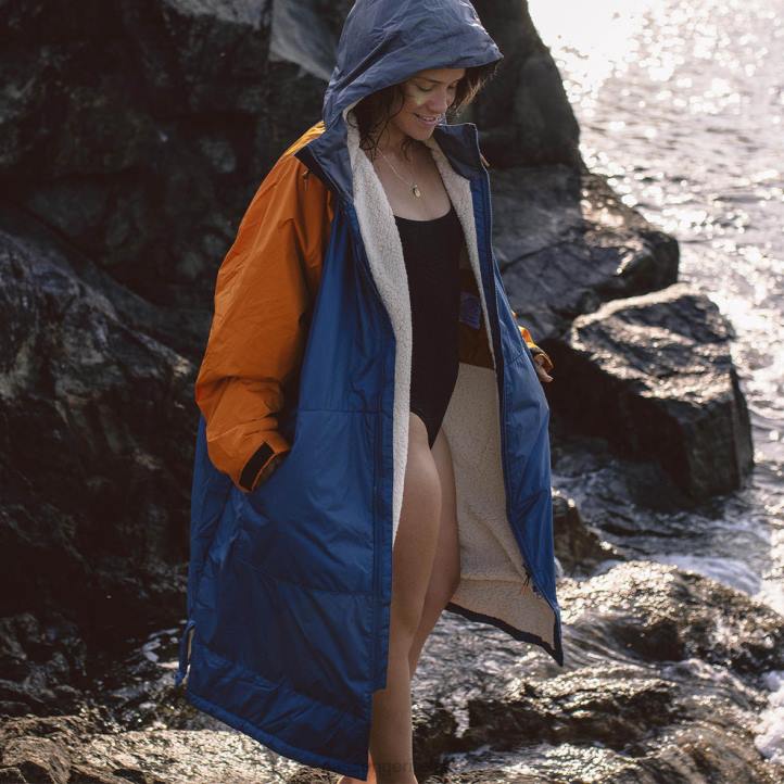 Clothing Passenger 22N8609 Roaming Recycled Sherpa Lined Changing Robe Ensign Blue/Sunrise Orange Unisex Blue